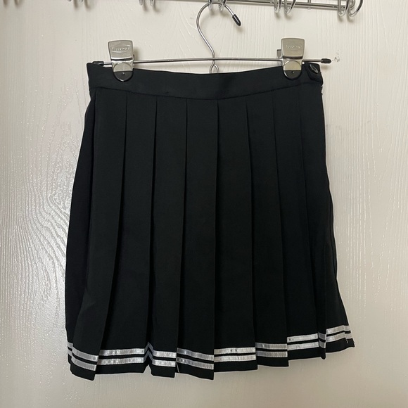 Amazon || Black Pleated Skirt with White Detailing - Picture 2 of 2